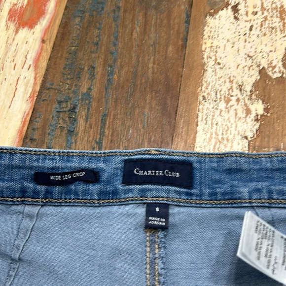 Women’s size 6 cropped, wide leg jeans. - Picture 3 of 6